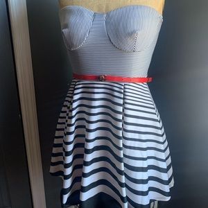 STRAPLESS BLACK & WHITE SUMMER DRESS